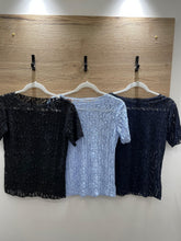 Lade das Bild in den Galerie-Viewer, Spitzenshirt "Marta"