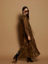 Lade das Bild in den Galerie-Viewer, Kleid "Hojas" braun