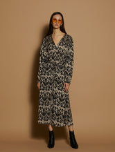 Lade das Bild in den Galerie-Viewer, Kleid "Calabaza" schwarz