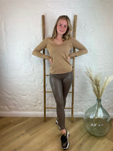 Lade das Bild in den Galerie-Viewer, gefütterte Kunstleder Leggings Roxie "Taupe"