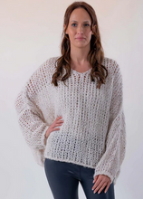 Lade das Bild in den Galerie-Viewer, Strick Pullover "Spring"