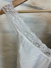 Lade das Bild in den Galerie-Viewer, Spitzentop „Nicole“