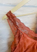 Lade das Bild in den Galerie-Viewer, Spitzentop „Nicole“