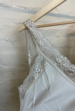 Lade das Bild in den Galerie-Viewer, Spitzentop „Nicole“