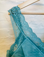 Lade das Bild in den Galerie-Viewer, Spitzentop „Nicole“