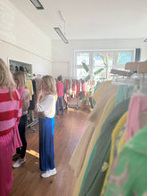 Lade das Bild in den Galerie-Viewer, Shoppen ohne Party
