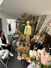 Lade das Bild in den Galerie-Viewer, Shoppingparty
